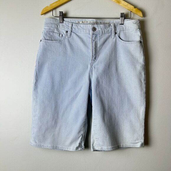 Chico's Blue & White Striped So Slimming‎ Girlfriend Slim Leg Shorts Size 10 - Picture 1 of 12